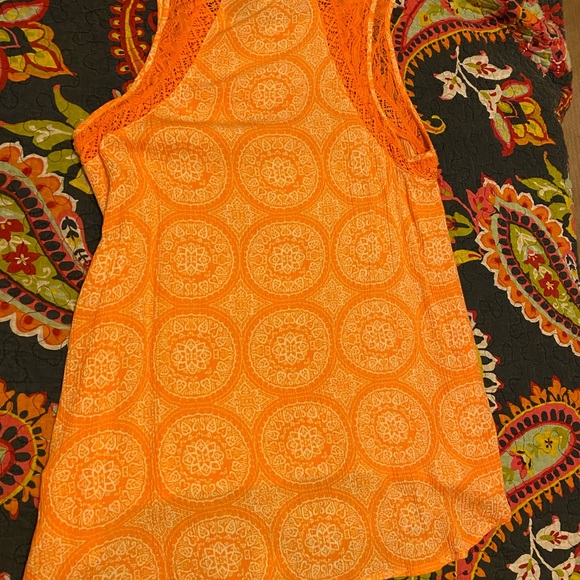 Range & white tank top w/lace details - Picture 3 of 3